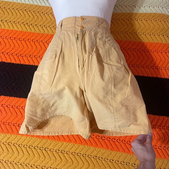 1980s Yellow high rise mom Mom shorts! - Picture 11 of 12